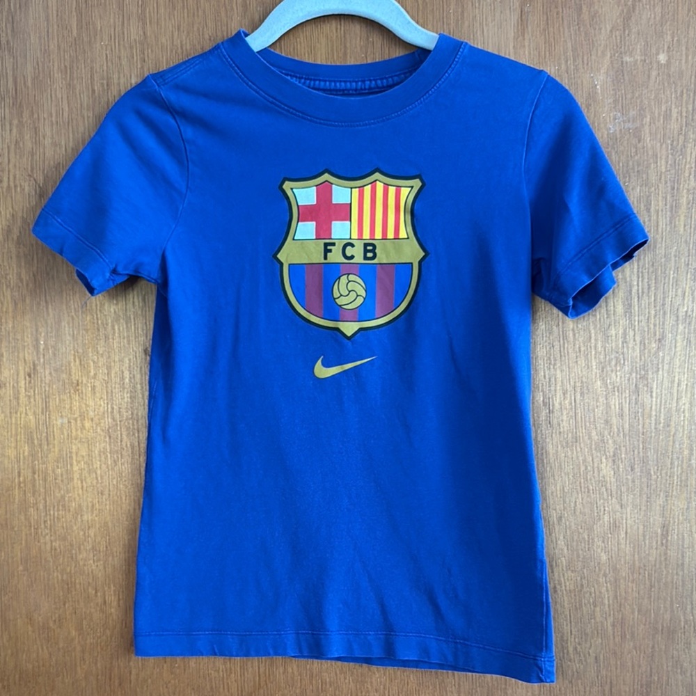 Nike Youth Blue Short Sleeve Tee with FCB Crest youth size small